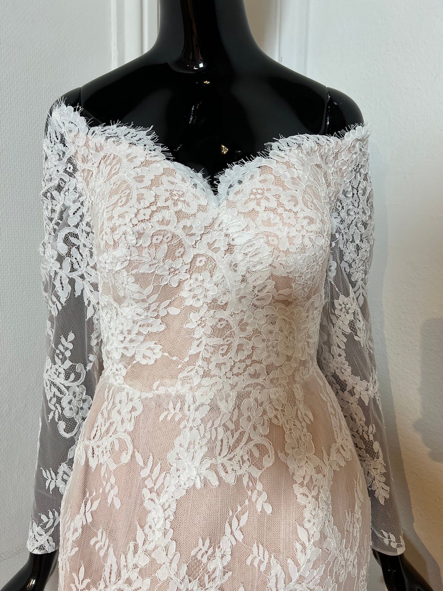 Wedding dress by NATTHIDA